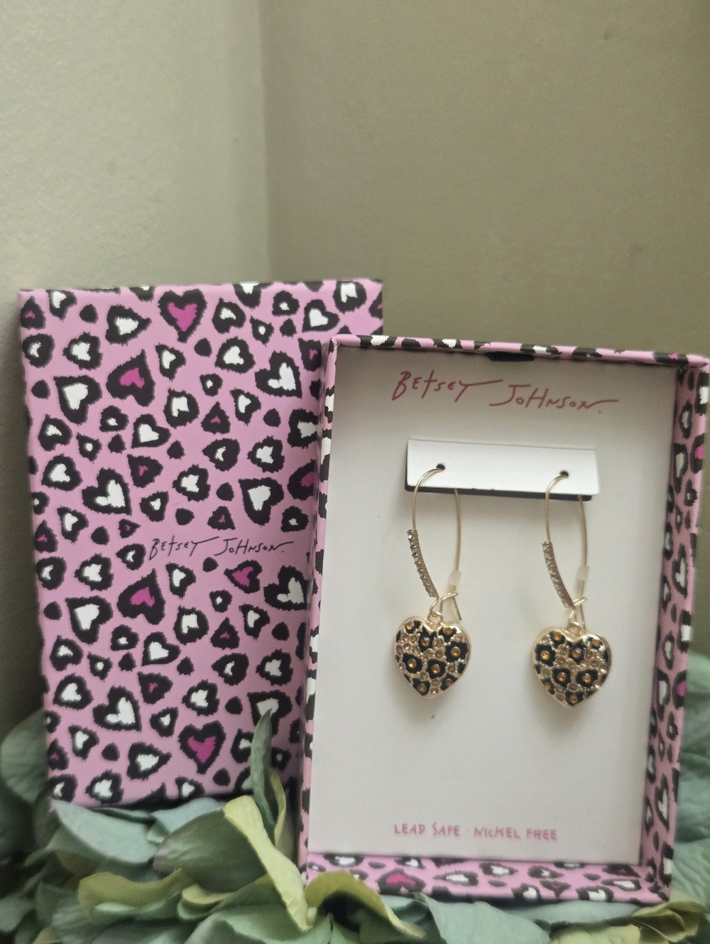 NIB Betsey Johnson Gold Tone Animal Print Heart Drop Earrings